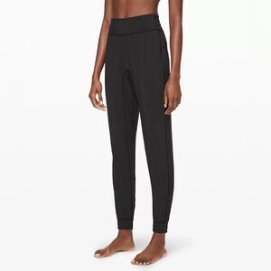 Lululemon Athletica Women's Black sun setter Joggers BNWT
